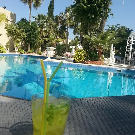 Tasiana Star Aparthotel